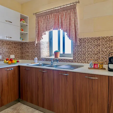 Sunshine * Għajnsielem